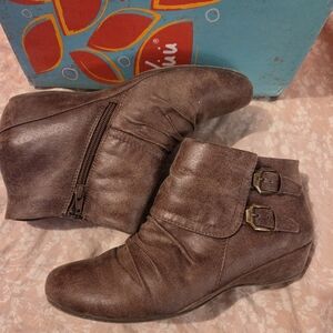 Yuu Brown Buckle Ankle Booties